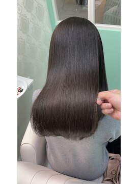 濃密ケラチンで叶える上質ストレート