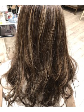 ホットリップ(Hot Lip) コントラスト強めの ハイライト