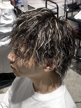 オーシャントーキョー(OCEAN TOKYO) ツイストスパイラルパーマセンターパートツーブロックハイライト