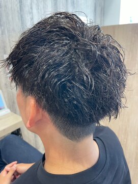 エヌアンドエー せんげん台店(N&A) メンズカット 清潔感爽やか黒髪ショート 波巻きスパイラル