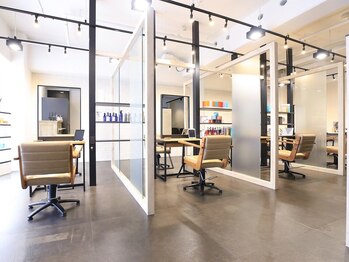 モラ 神楽坂(Mora)の写真/【HPB AWARD 2024 BEST SALON部門 注目サロン選出】清潔感あふれる店内で、安らぎながら綺麗になれる♪