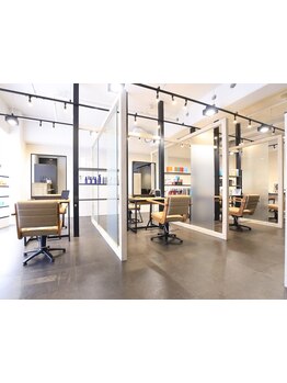 【HPB AWARD 2024 BEST SALON部門 注目サロン選出】清潔感あふれる店内で、安らぎながら綺麗になれる♪