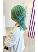 エメラルドグリーン