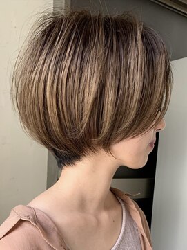 ディモアンド 表参道(Dimo&) カット/イメチェン/ホワイトブロンド/外ハネボブ/美髪