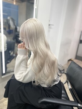 グロウ 渋谷(grow) ホワイトと黒裾カラー