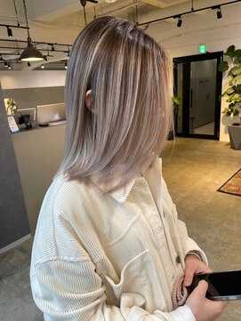 メリー オオサカ(Merly Osaka) White beige balayage