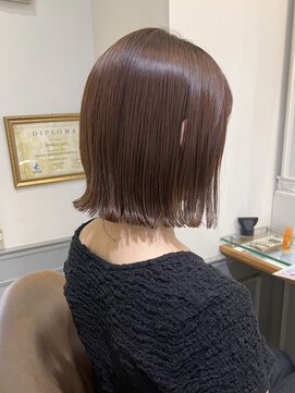 ヒビヲ(HIBIO) 横浜オリーブベージュブリーチなしダブルカラー外ハネボブ30代