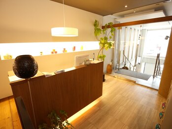 カラー専門店 染め家の写真/アットホームな雰囲気で緊張せずに過ごせる♪一人ひとりのお客様としっかりと向き合い理想のカラーを実現。