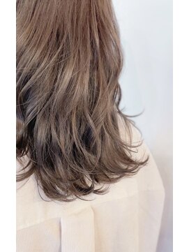 ラカットゾーン(la kutt zone) ツヤ感◎きれいめアッシュベージュ