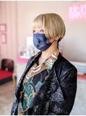 刈り上げショート×シルバーブロンド