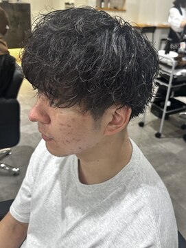 ヒュイル バイ ニアウ(Hwyl by Niau) メンズマッシュパーマシャドウパーマスパイラルパーマ刈り上げ