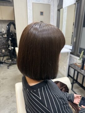 イーラ(E-LA) 前下がりボブ