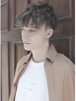 ジジバイワースホワイル(jiji by WORTH WHILE)&nbsp;リバースセンターパート刈り上げセンターパートサーフカール