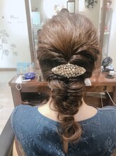 ヘアアンドメイク アネラ(Hair&make Anela) ゆるふわ編み下ろしアレンジ