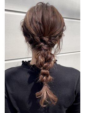 ヘアシルバ(HAIR SILVA) 編みおろしアレンジ