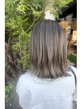 マカロンコワフュールドウシワカマル(macaron coiffure de ushiwakamaru) ミディアム外はねボブ