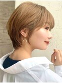 顔周りレイヤーカットくびれヘアミルクティーベージュカラー