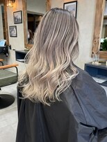 サニー 渋谷(SUNNY)&nbsp;バレイヤージュ、ハイライト、レイヤーロング、グレーベージュ