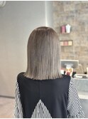 グレージュ×切りっぱなしボブ