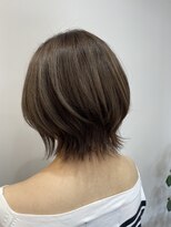 フィロスカ(FiLOSKa)&nbsp;グレージュカラー/ショートレイヤースタイル