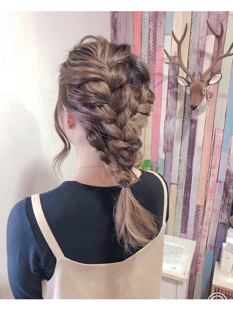 結婚式にオススメ。編み込みヘアセット