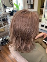 ジウ 上通り(JIU)&nbsp;立体感×20代×小顔スタイル×ハイトーン×ミルクティーベージュ