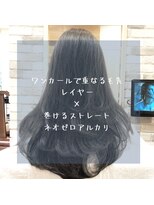 リアン アオヤマ(Liun aoyama) グレージュの毛先が重なるレイヤースタイル