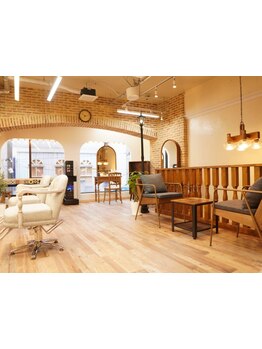 《9時～19時迄受付OK／最短45分で施術可能》カラーリストによる手際良いスピーディーな施術に定評あり◎