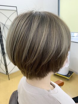 おしゃれ泥棒 亀山店の写真/【乾かすだけでまとまる】大人女性ならではの魅力を引き出す＊上品な艶と潤い溢れる自然な美髪へ[髪質改善]