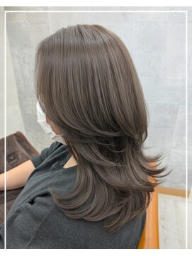 イル(iru) オリーブグレージュ/シークレットハイライト/白髪ぼかし/Miku