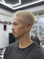 キングコング バーバーショップ バイ アルバレス(KING KONG BARBERSHOP by ALVAREZ)&nbsp;バズカット×ブリーチ２回［所沢市/フェード］