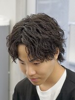 オーバル ジングウマエ(OVARL jingumae)&nbsp;縦落ちパーマツイストスパイラルセンターパートシャドウパーマ
