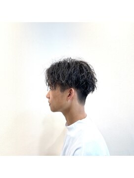 イーチ ディー ヘアーアンドトータルビューティー(each dee hair&total beauty) ツイストスパイラル×センターパート