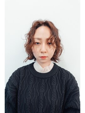 シカ(sica) 柔らかなくるくるっとパーマボブ