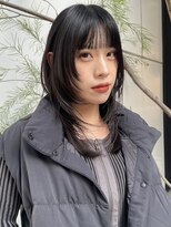 顔まわりカットレイヤーカットハッシュカットミディアムレイヤー