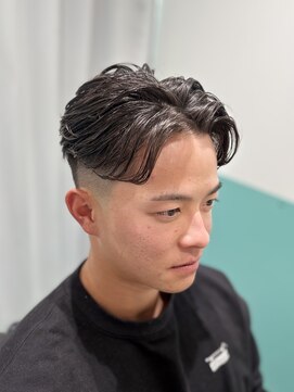 リバティシェアバーバー 銀座(LIBERTY SHARE BARBER) テーパーフェード×アクティブショート