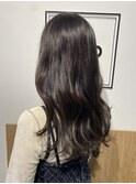 ツヤ感のあるナチュラルロング