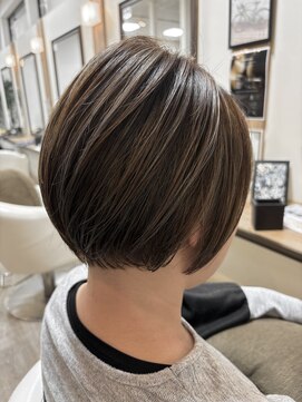 フォンタナ(Fontana) プラチナハイライト×丸みショートボブ