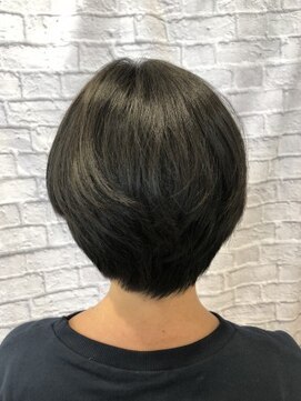 ミーティア バイ クアトロ(Meteor By QUATRO) スッキリショートボブスタイル