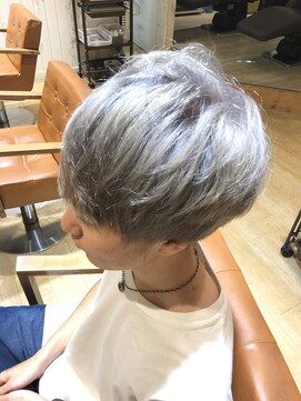 エイトセカンド 新宿三丁目店(EIGHT second) プラチナシルバー！