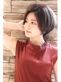 暗めカラーでも大人可愛く決まる　ひし形ショートボブ