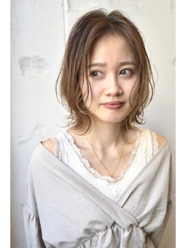 フィエル(Fier) 堀江/たっぷりレイヤー 外ハネ ミディ ◎