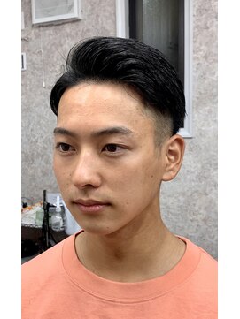 ヘアサロン シュウ 【戸田公園5分/メンズバーバー】アップバング刈り上げスタイル