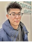 刈り上げ短髪ツイストパーマアップバングビジネスメンズヘア