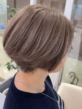 ケンジ 洋光台(KENJE)の写真/【高品質な薬剤】いつまでもキレイでいたいあなたに・・・ダメージレスで艶感のある仕上がりの白髪染め