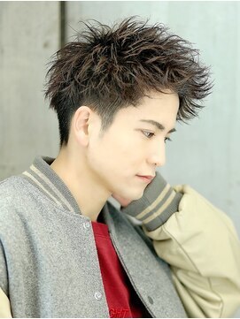 リップス レイ ギンザ(LIPPS Ray GINZA) 無造作アップバング　フェードカット　シルバーカラー