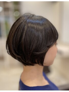 ウツギ(UTSUGI) ショートボブ