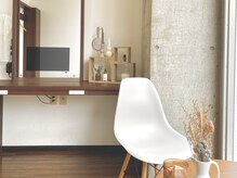 お客様の施術場所は、テレビ付きの個室。通常の美容室より2倍以上の広さ/レイヤーカット/韓国/前髪カット