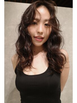 ビュートリアム 南青山(BEAUTRIUM) レイヤーヘア海外レイヤーウェーブヘアカーテンバング表参道青山