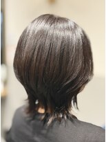 アンジー(Angee)&nbsp;膨らみやすい髪をウルフで収まりよく